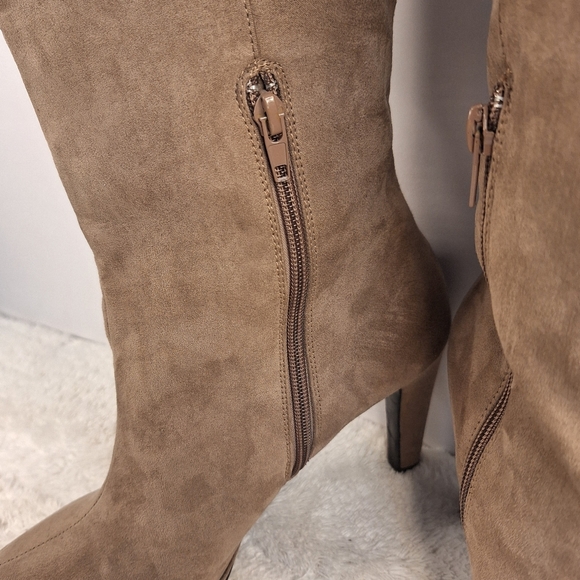 Mootsie Tootsies Boots - Picture 3 of 12